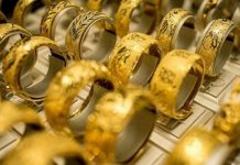 Vàng thế giới vọt hơn 2% lên trên mốc 1,700 USD/oz