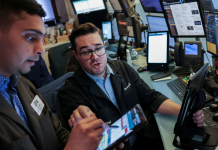 S&P 500 và Nasdaq tiếp tục lập kỷ lục mới nhờ tin tức về thỏa thuận thương mại, giá dầu giảm thêm