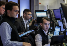 S&P 500 và Dow Jones sụt điểm sau báo cáo lạm phát, giá dầu cũng đi xuống