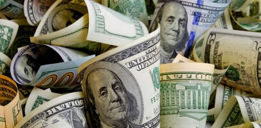 Niềm tin vào Fed lung lay, đồng USD chịu áp lực giảm